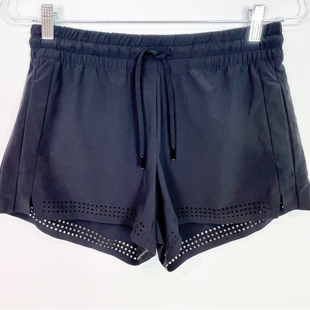 ATHLETA BLACK PERFORATED HEM 3.5” INSEAM ATHLETIC RUNNING SHORTS WOMENS SZ 2